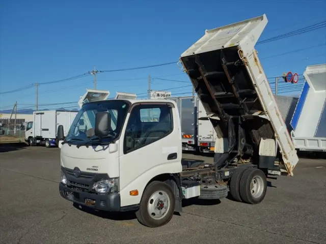 日野 デュトロ TKG-XZU675T(4WD)の写真1