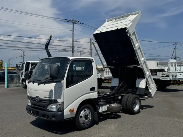 日野 デュトロ TKG-XZU675T(4WD)の写真1