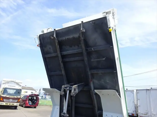 いすゞ フォワード 2RG-FRR90S2(2WD)の写真9