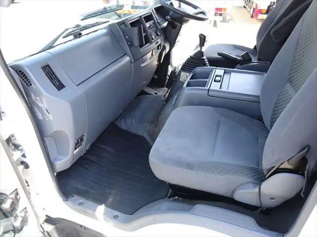 いすゞ フォワード 2RG-FRR90S2(2WD)の写真27