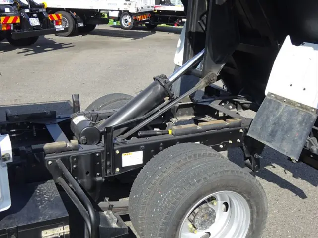 いすゞ エルフ TPG-NJR85AD(2WD)の写真6