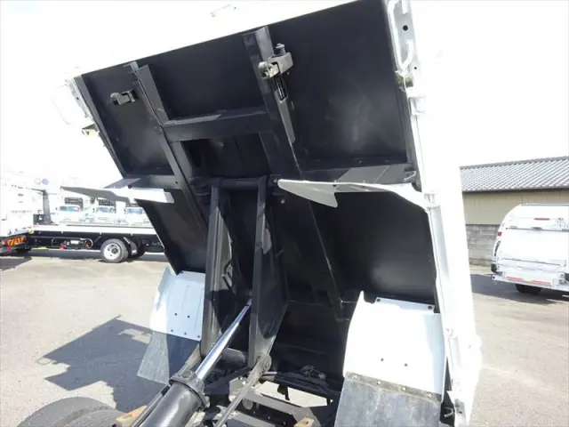 いすゞ エルフ TPG-NJR85AD(2WD)の写真8