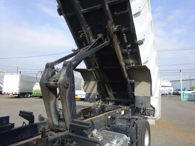 三菱 ファイター QKG-FK62FZ(2WD)の写真10