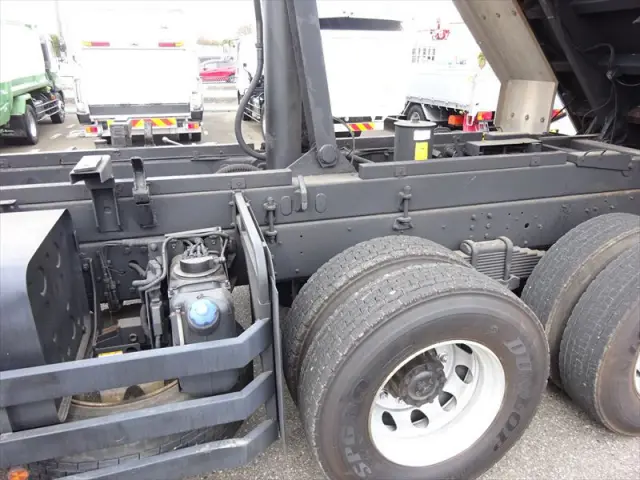 日野 プロフィア LKG-FS1AKAA(2WD)の写真6