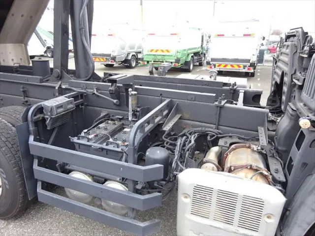 日野 プロフィア LKG-FS1AKAA(2WD)の写真10