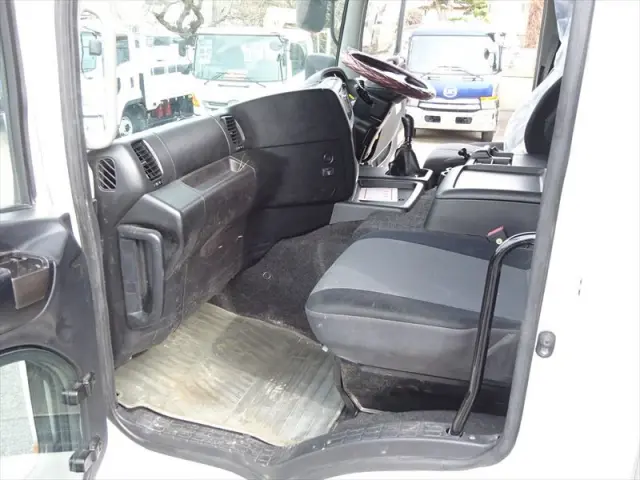 日野 プロフィア LKG-FS1AKAA(2WD)の写真34