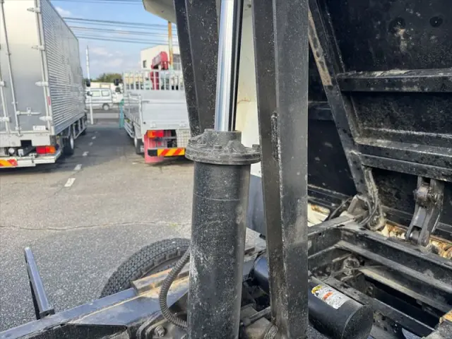 三菱 キャンター 2PG-FEBM0(2WD)の写真13