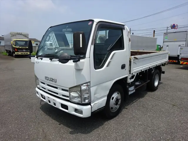 いすゞ エルフ BDG-NKR85A(2WD)の写真1