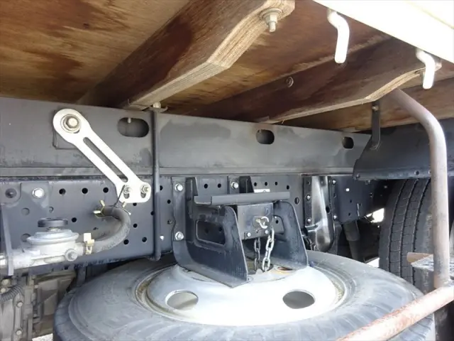 いすゞ エルフ BDG-NKR85A(2WD)の写真5