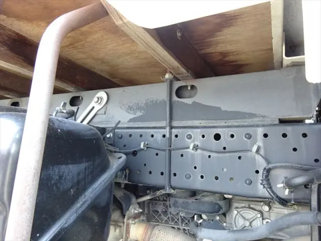 いすゞ エルフ BDG-NKR85A(2WD)の写真7