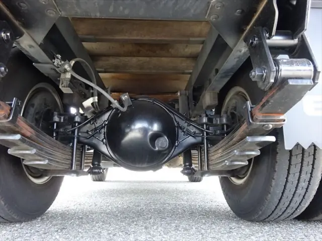 いすゞ エルフ BDG-NKR85A(2WD)の写真10