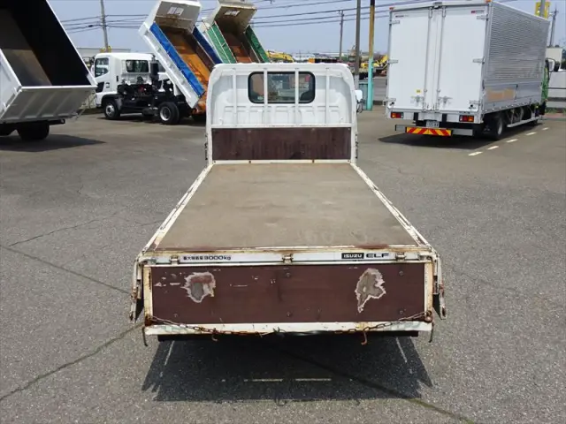 いすゞ エルフ BDG-NKR85A(2WD)の写真13