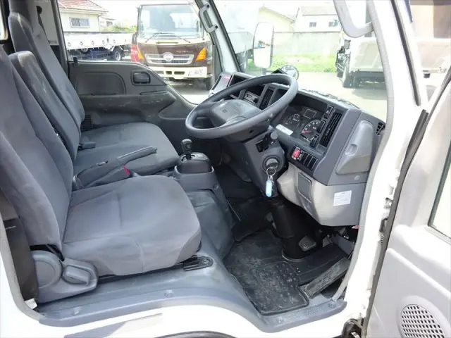 いすゞ エルフ BDG-NKR85A(2WD)の写真17