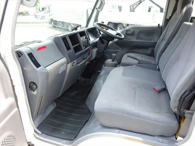 いすゞ エルフ BDG-NKR85A(2WD)の写真23