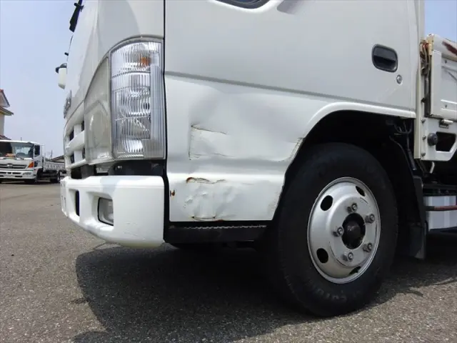 いすゞ エルフ BDG-NKR85A(2WD)の写真30