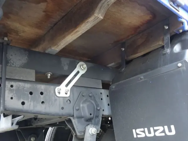 いすゞ エルフ TRG-NKR85A(2WD)の写真9