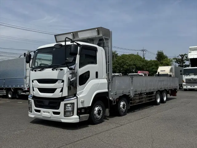いすゞ ギガ QKG-CYJ77BA(8x4)の写真1