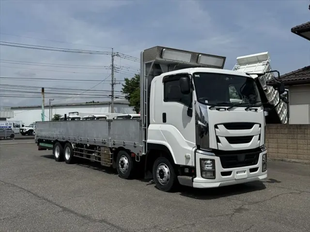 いすゞ ギガ QKG-CYJ77BA(8x4)の写真2