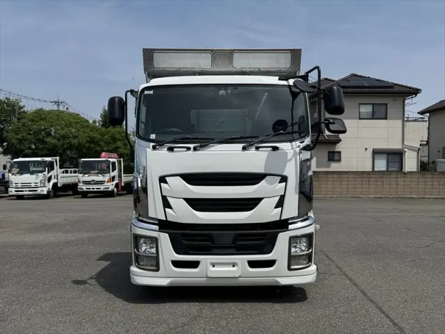いすゞ ギガ QKG-CYJ77BA(8x4)の写真3