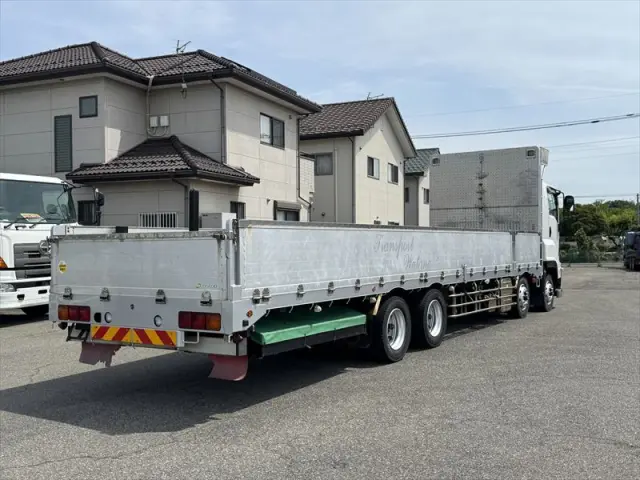 いすゞ ギガ QKG-CYJ77BA(8x4)の写真4