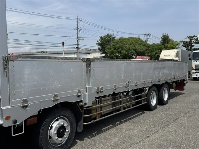 いすゞ ギガ QKG-CYJ77BA(8x4)の写真9