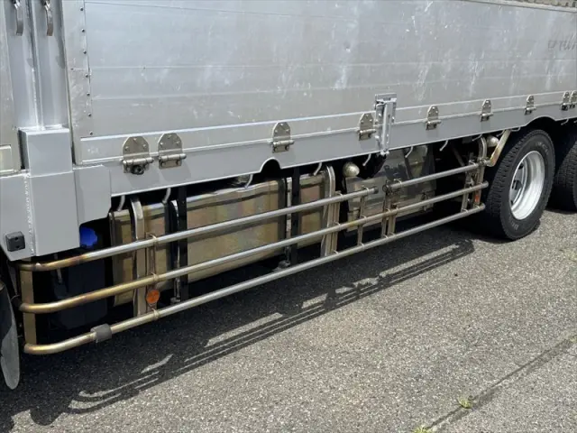 いすゞ ギガ QKG-CYJ77BA(8x4)の写真11