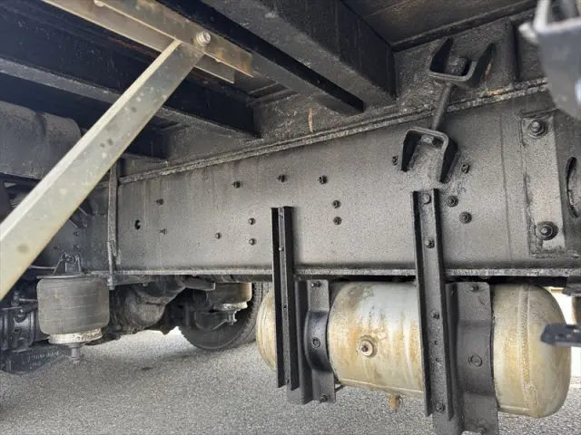 いすゞ ギガ QKG-CYJ77BA(8x4)の写真14