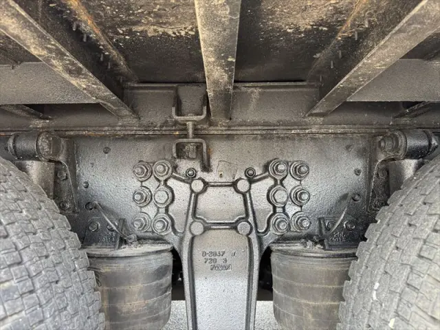 いすゞ ギガ QKG-CYJ77BA(8x4)の写真18