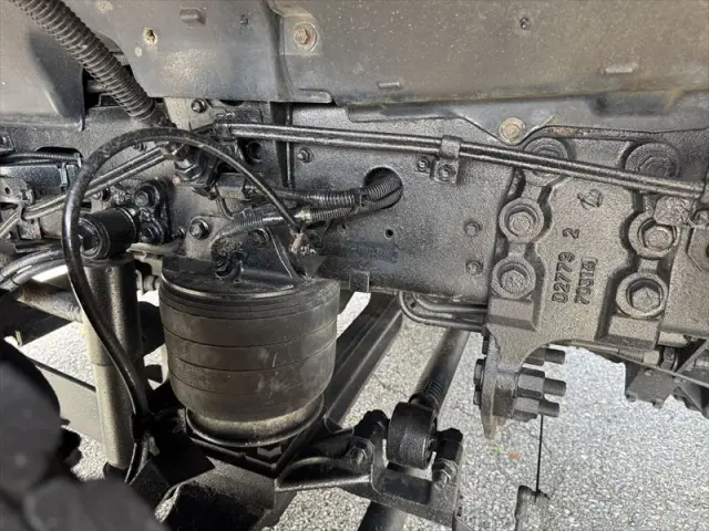 いすゞ ギガ QKG-CYJ77BA(8x4)の写真20