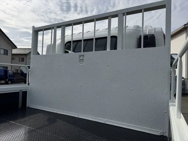 いすゞ フォワード TKG-FRR90S2(2WD)の写真7