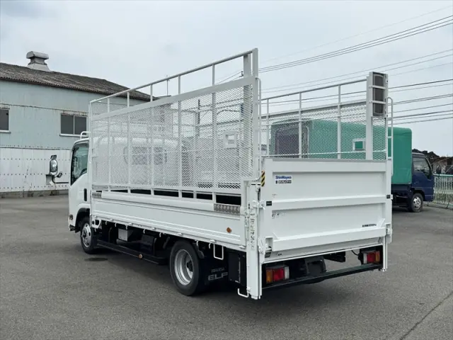 いすゞ エルフ BKG-NPR85AR(2WD)の写真4