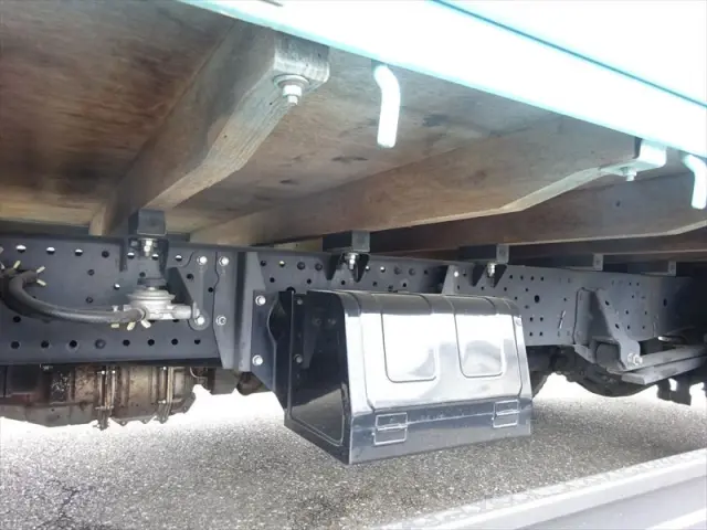 いすゞ エルフ BKG-NPR85AR(2WD)の写真5