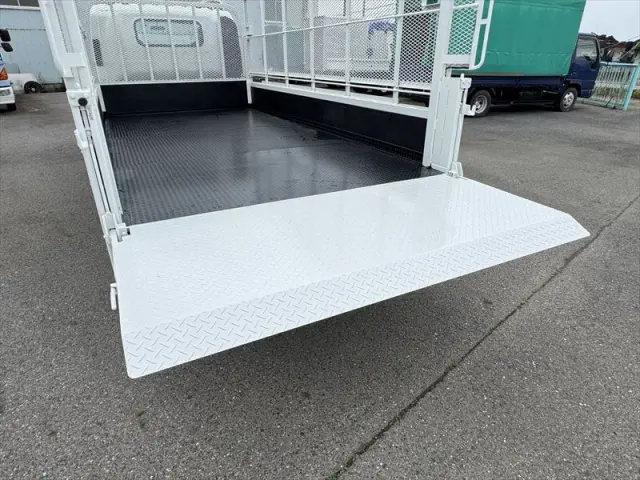 いすゞ エルフ BKG-NPR85AR(2WD)の写真6