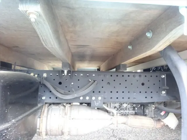 いすゞ エルフ BKG-NPR85AR(2WD)の写真7