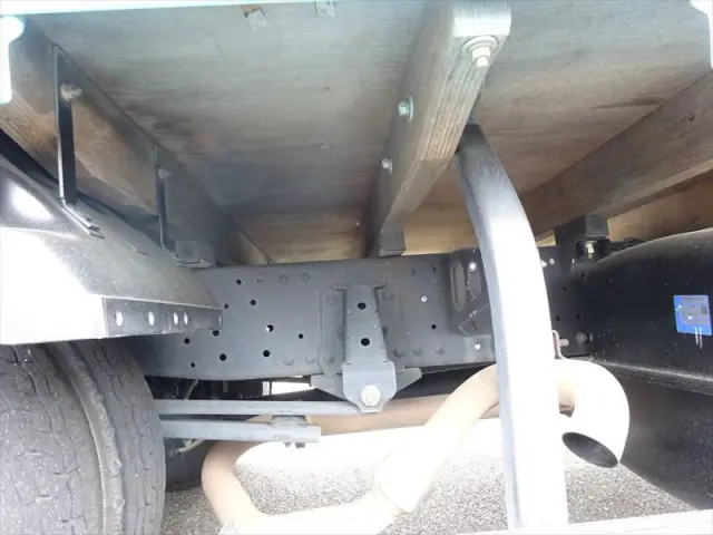 いすゞ エルフ BKG-NPR85AR(2WD)の写真8