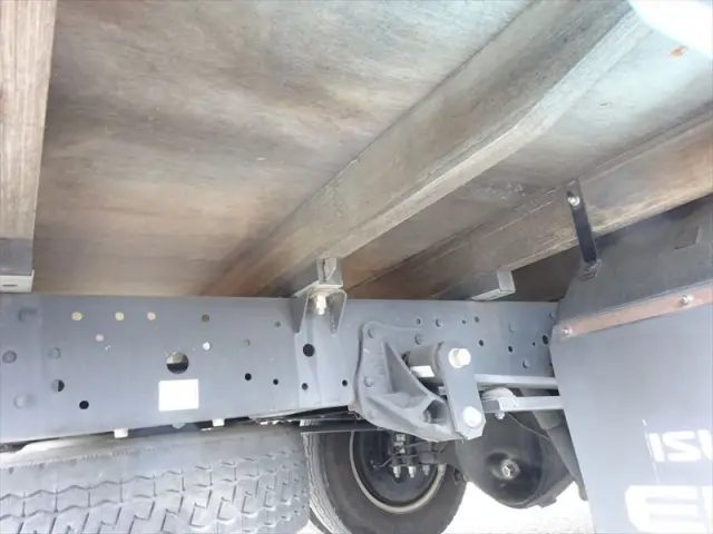 いすゞ エルフ BKG-NPR85AR(2WD)の写真9