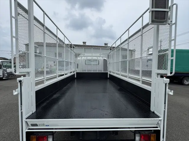 いすゞ エルフ BKG-NPR85AR(2WD)の写真9