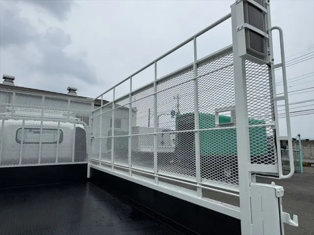 いすゞ エルフ BKG-NPR85AR(2WD)の写真12