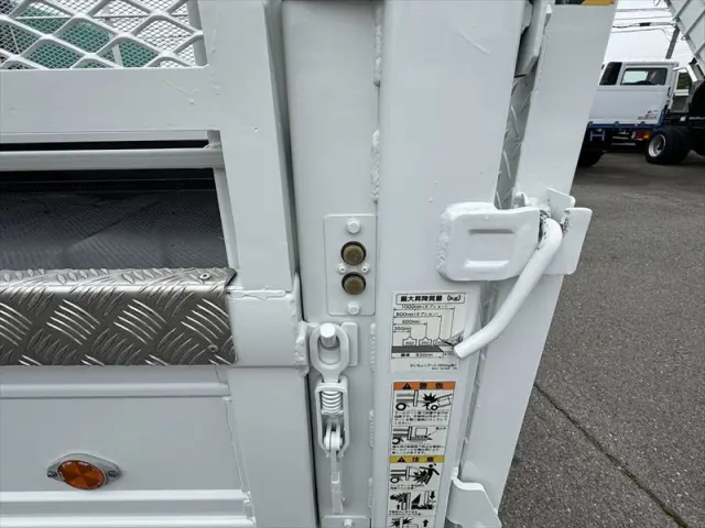 いすゞ エルフ BKG-NPR85AR(2WD)の写真15
