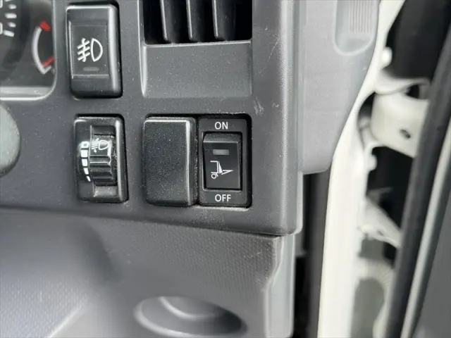 いすゞ エルフ BKG-NPR85AR(2WD)の写真31