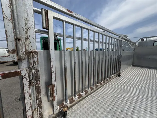 いすゞ エルフ BDG-NPR85ARの写真10