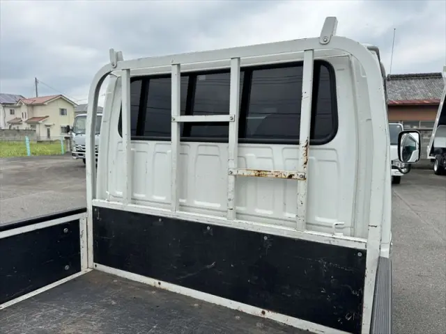 いすゞ エルフ TRG-NHR85A(2WD)の写真10