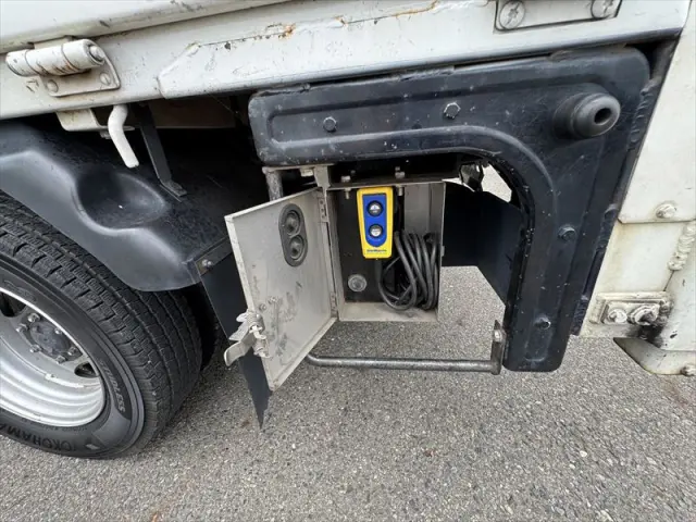 いすゞ エルフ TRG-NHR85A(2WD)の写真15