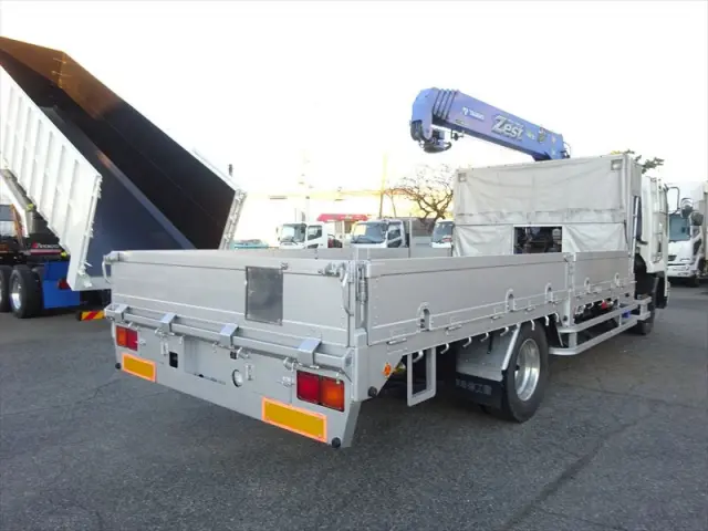 いすゞ フォワード LKG-FTR90T2(2WD)の写真5