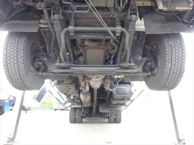 いすゞ フォワード LKG-FTR90T2(2WD)の写真7