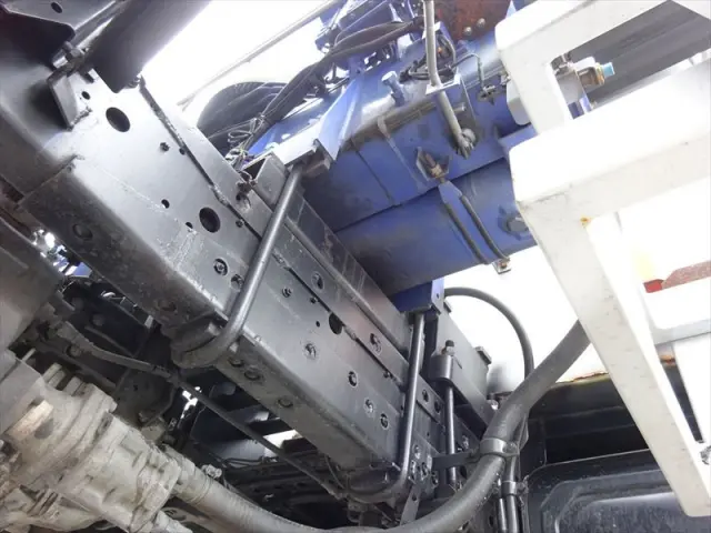 いすゞ フォワード LKG-FTR90T2(2WD)の写真9