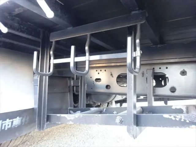 いすゞ フォワード LKG-FTR90T2(2WD)の写真11