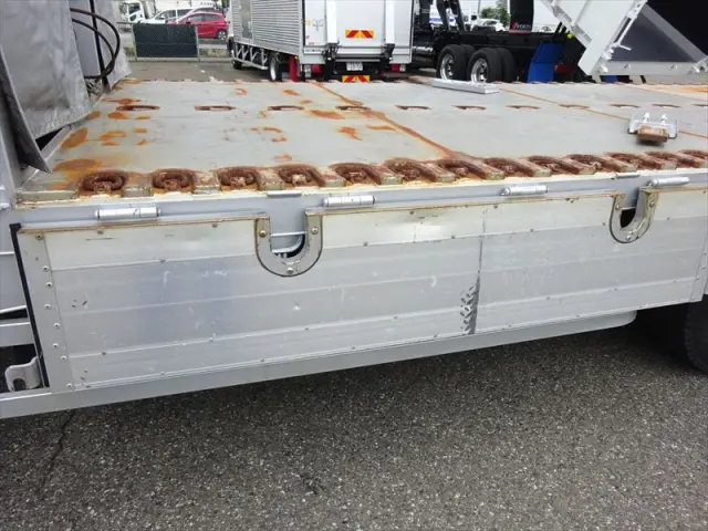 いすゞ フォワード LKG-FTR90T2(2WD)の写真25