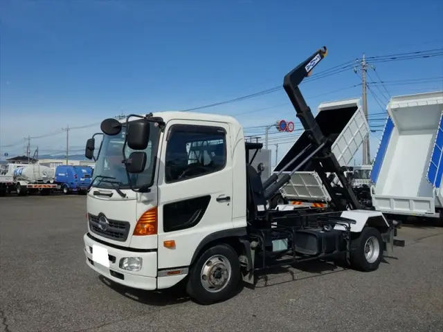 日野 レンジャー TKG-FC9JEAA(2WD)の写真1