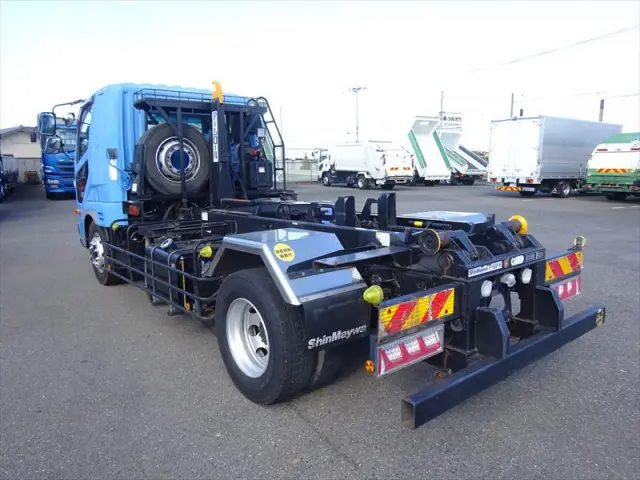 三菱 ファイター QKG-FK62FZ(2WD)の写真4